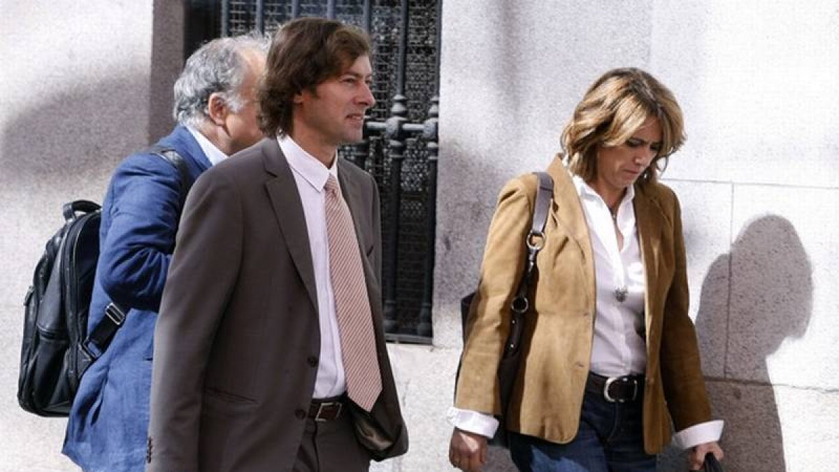 El juez Santiago Pedraz sale de la Audiencia Nacional, en Madrid, el 5 de octubre del 2012.