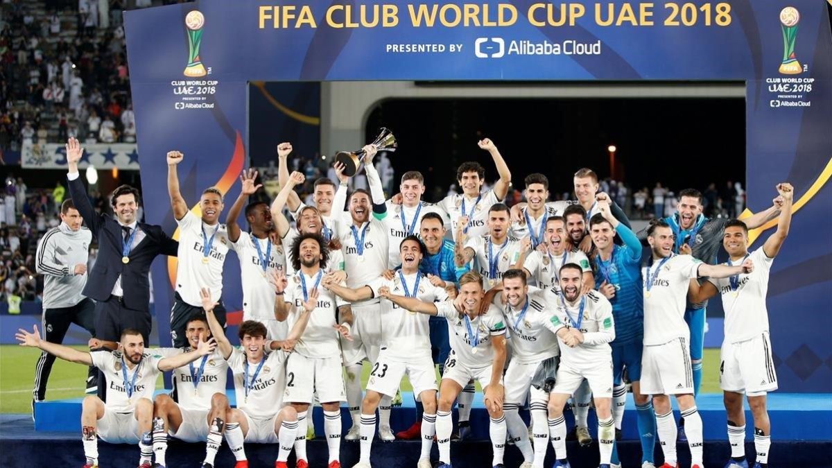 El Real Madrid celebra el triunfo en Abu Dabi en el Mundial de Clubs.