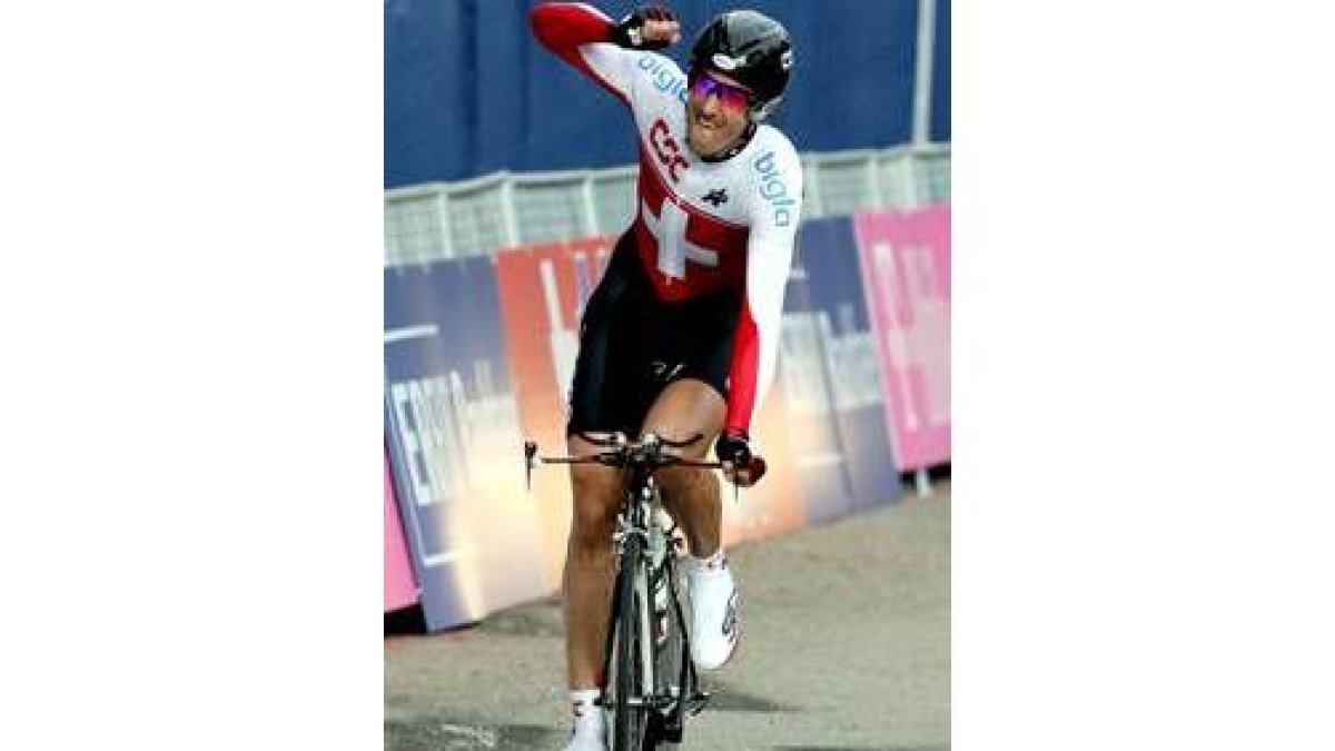 El suizo Cancellara celebrando su triunfo en la prueba de contrarreloj