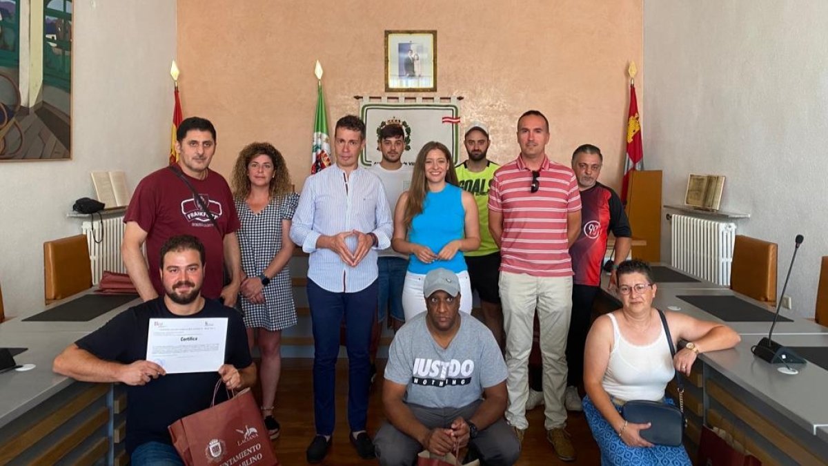 Alumnos y profesores del Programa Mixto de Formación y Empleo en albañilería de Villablino. DL