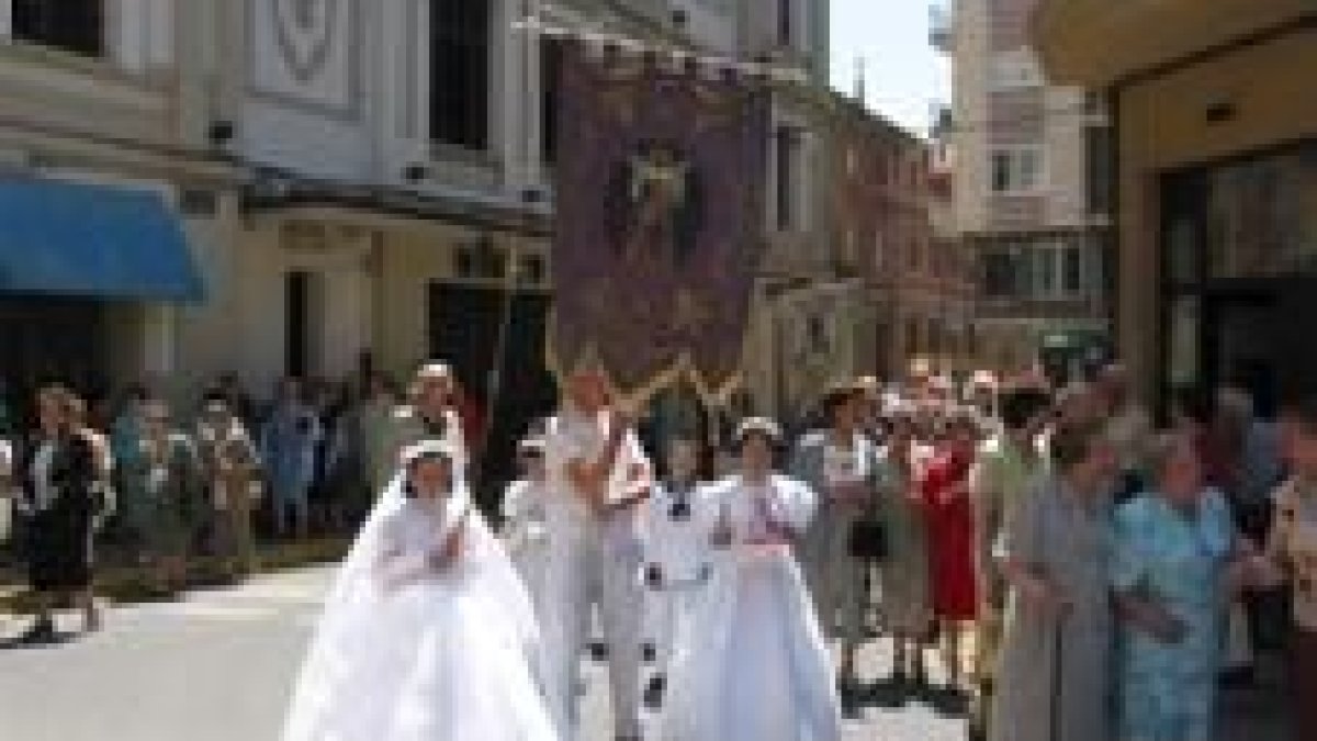 La procesión del Santísimo Sacramento fue el acto principal del día de San Bartolomé