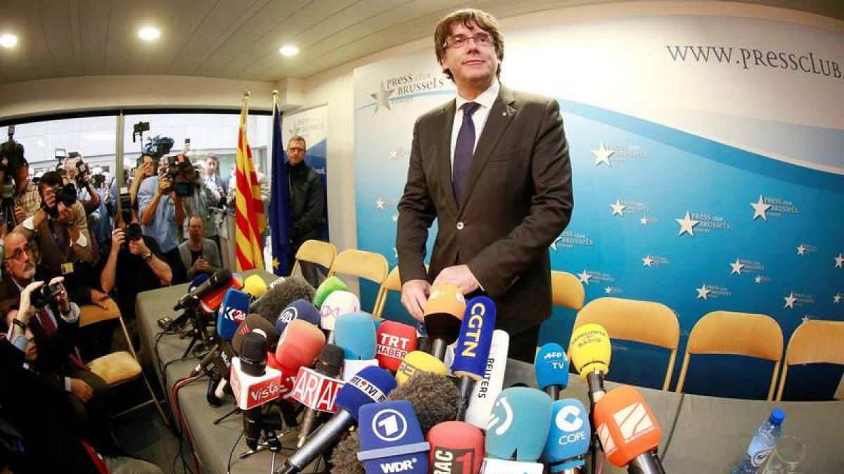 Carles Puigdemont el día que ofreció la multitudinaria rueda de prensa en Bruselas. OLIVIER HOSLET
