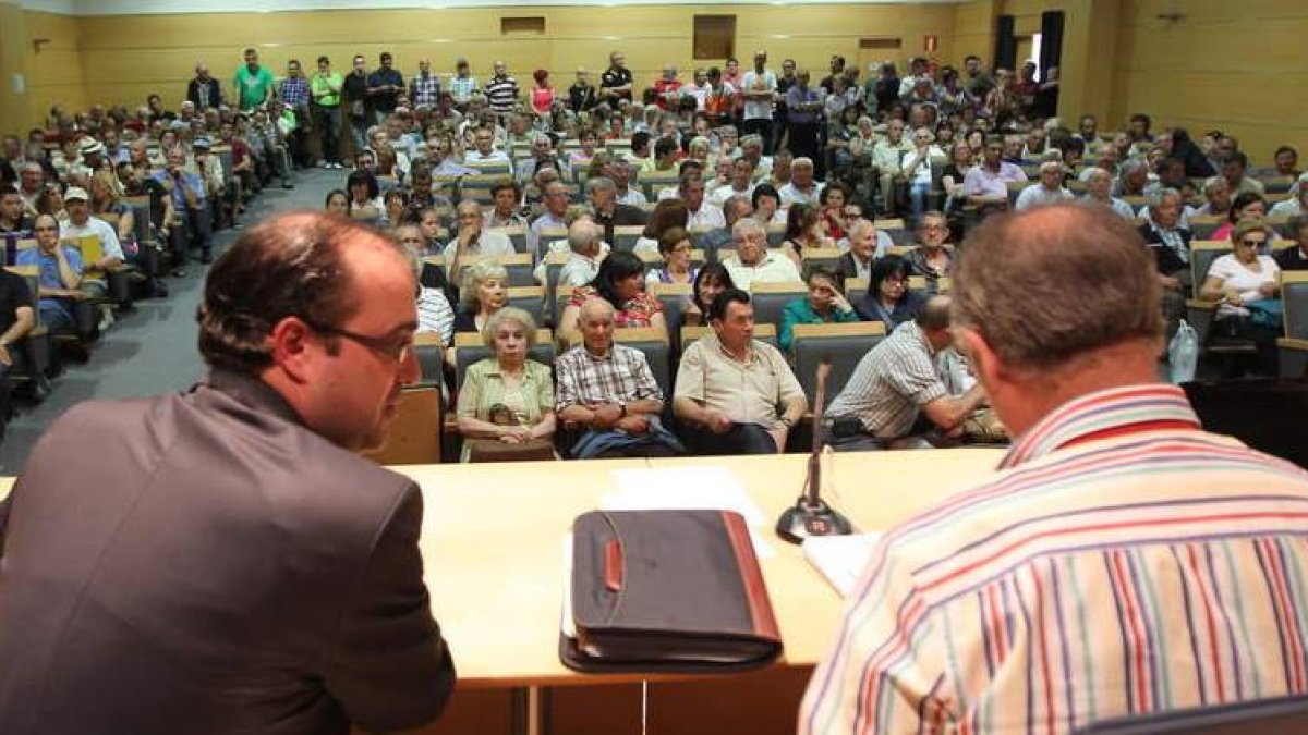 Afectados por preferentes en una reunión en Ponferrada.