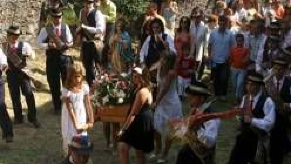 El valle de Fornela celebrará mañana su tradicional romería en honor a la Virgen de Trascastro