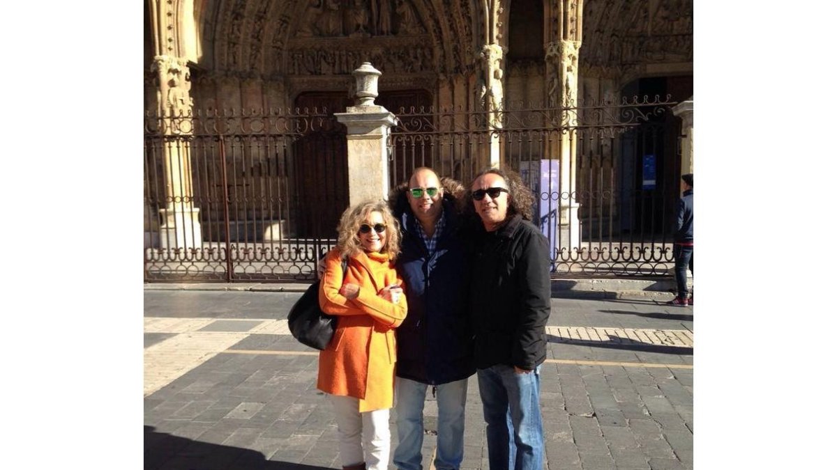 María Monsonis, Ricardo Rodríguez y Teo Cardarla esta mañana, en la Catedral de León