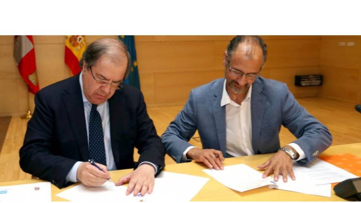 Juan Vicente Herrera y Luis Fuentes firman un acuerdo de estabilidad y gobernabilidad