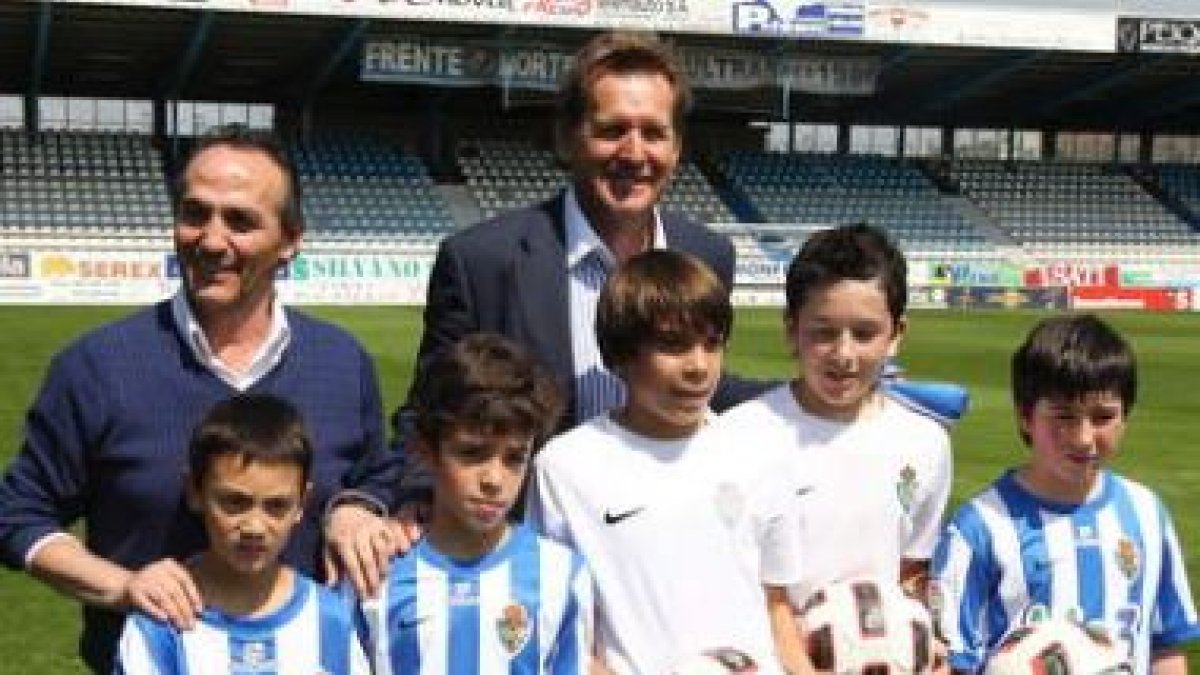 Bernd Schuster acudió a la presentación del campus de la Deportiva Ponferradina.