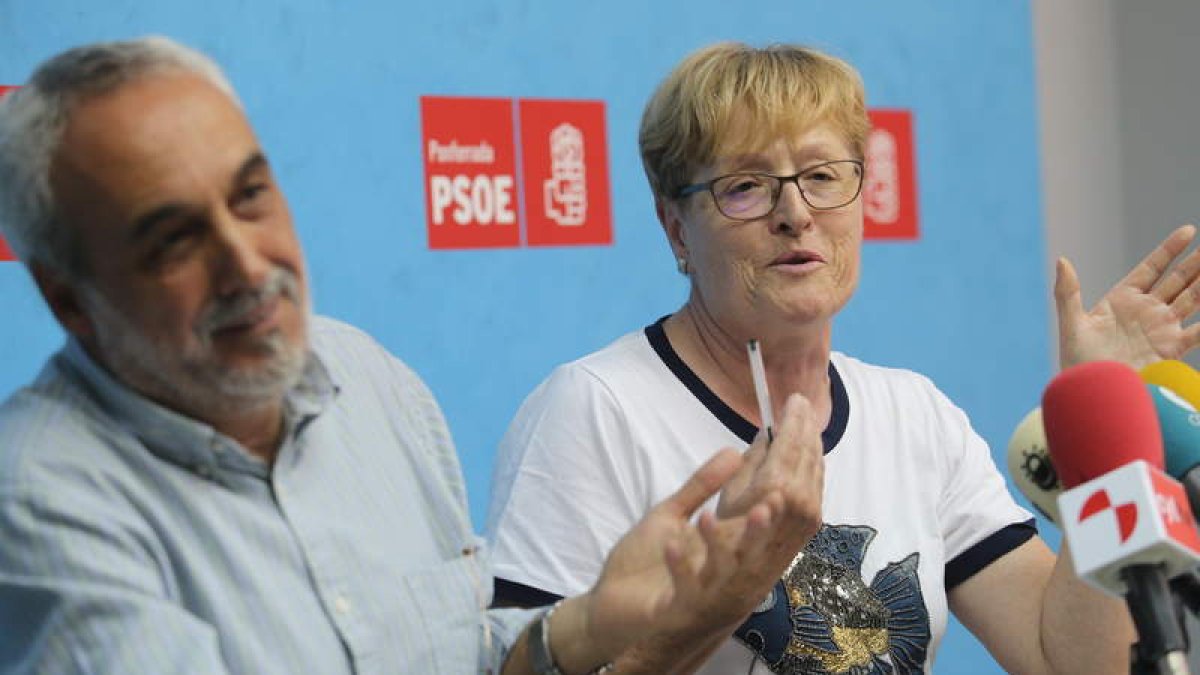 Antonio Vega y Rita Prada, ayer en la sede del PSOE