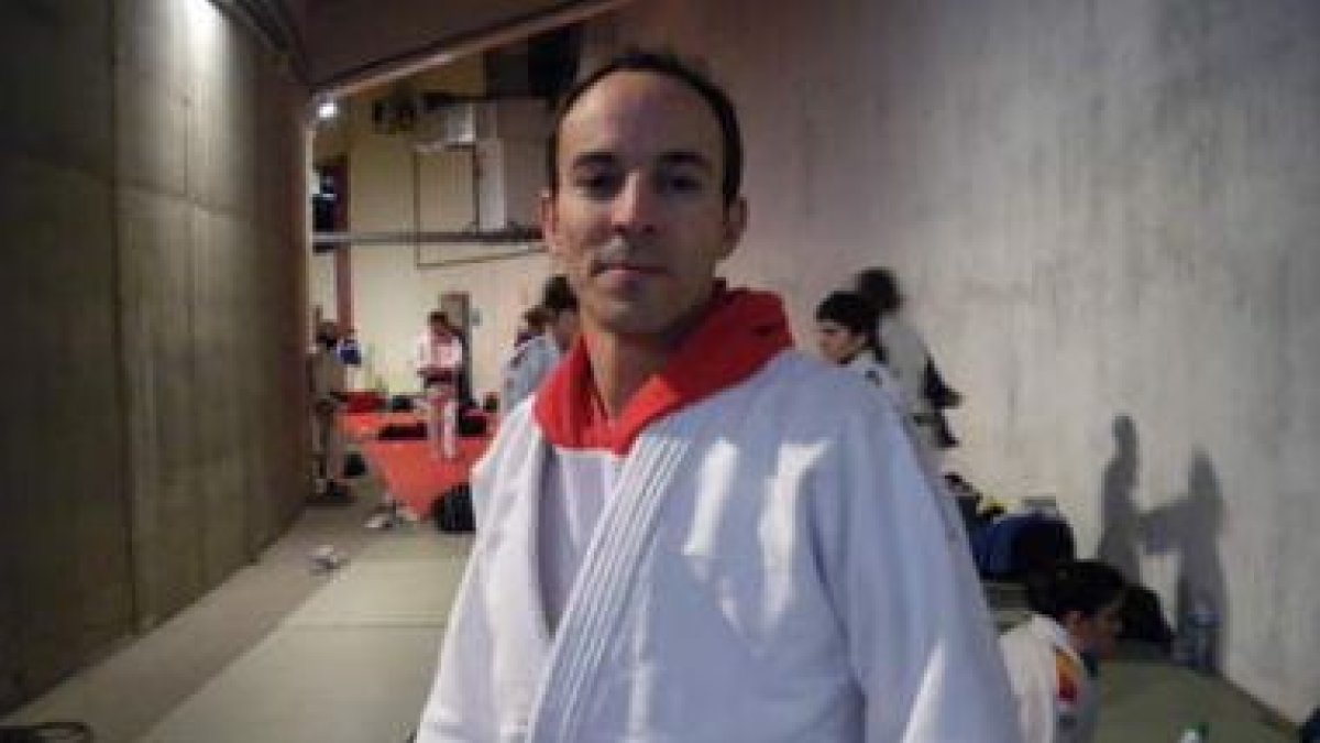 Alberto Barragán, judoca leonés del Club Kyoto, sufrió una luxación de codo que le apartó de las med
