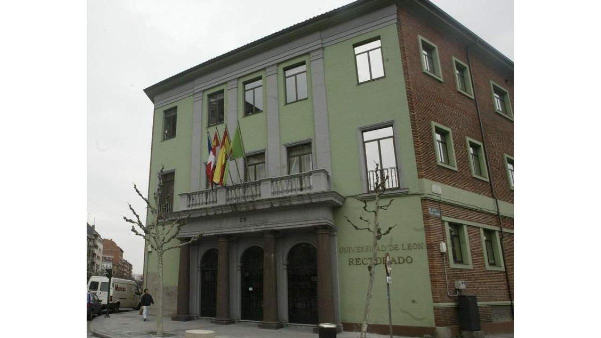 El edificio rectoral de El Albéitar, en la avenida de la Facultad de Veterinaria. RAMIRO