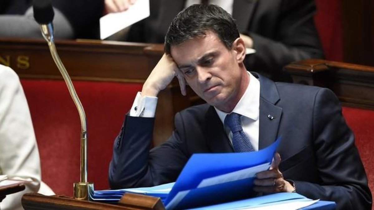 Manuel Valls asiste a una sesión de control al Gobierno en la Asamblea Nacional francesa.