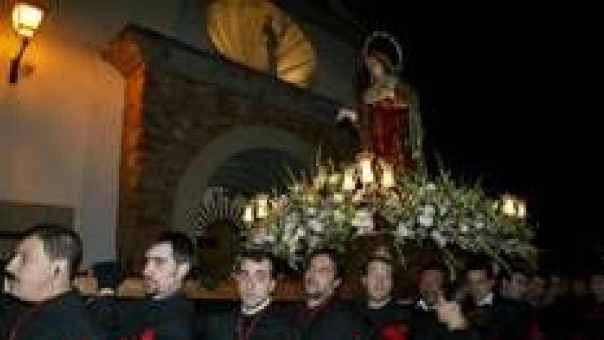 Paso de Nuestra Señora de la Esperanza que procesionó en Ponferrada