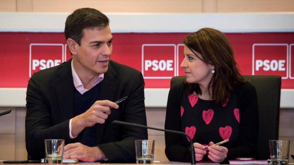 Pedro Sánchez y Adriana Lastra, este lunes en la sede madrileña de Ferraz. /