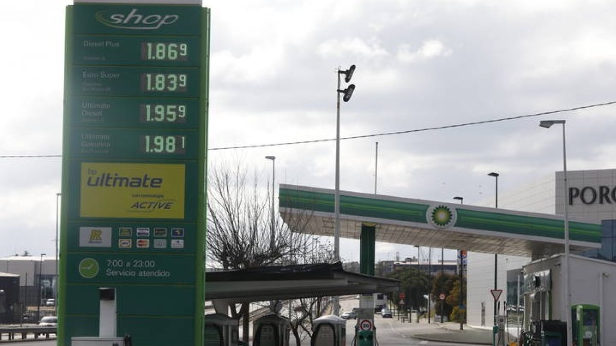 Panel con el precio de la gasolina y el diesel. MARCIANO PÉREZ