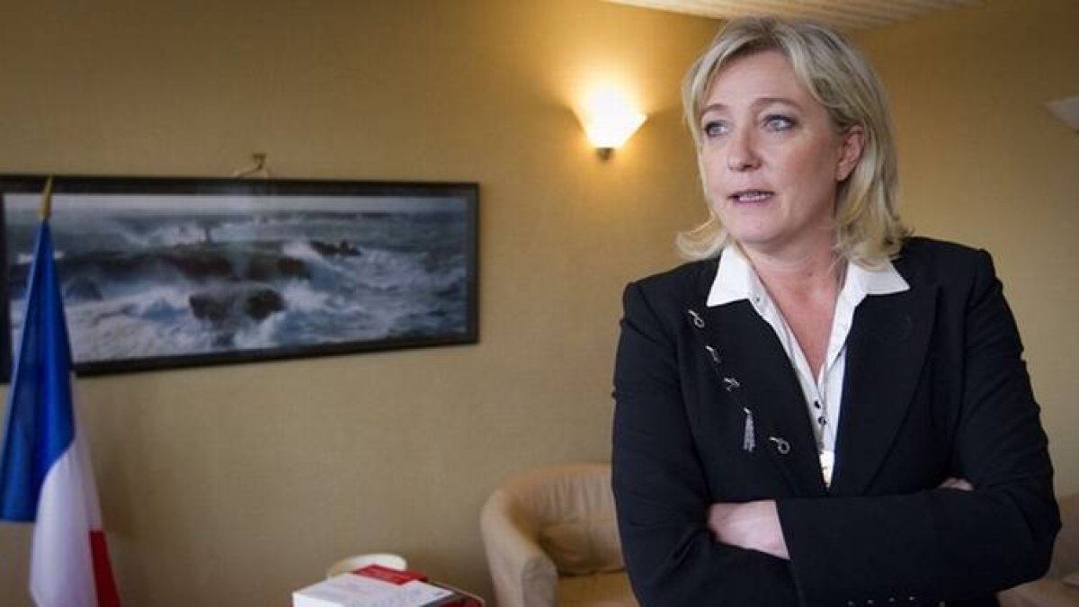 La presidenta del Frente Nacional, Marine Le Pen, en la sede del partido en Nanterre.