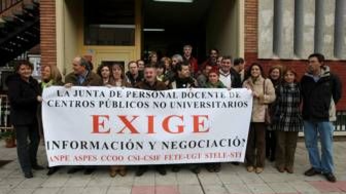 Los representantes de la junta de personal docente, durante la manifestación del pasado jueves