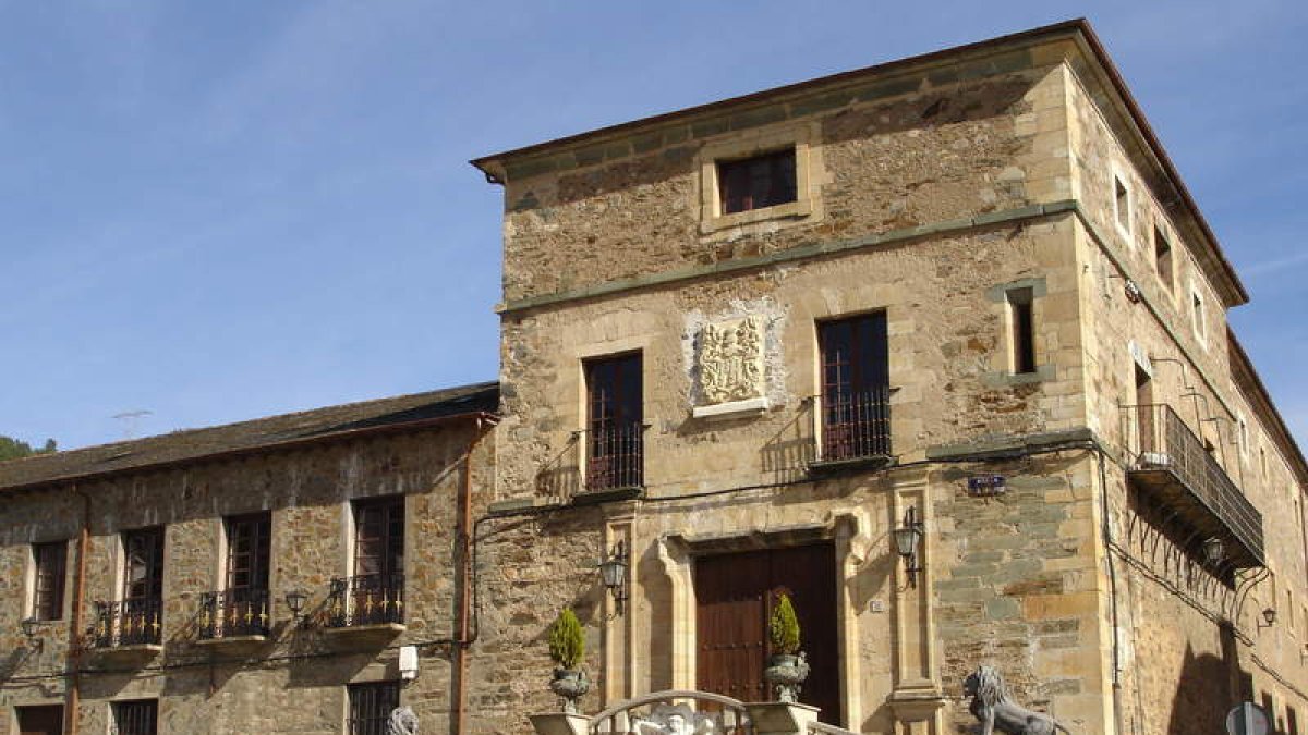 Fachada del Palacio de los Duques de Arganza en Villafranca del Bierzo.