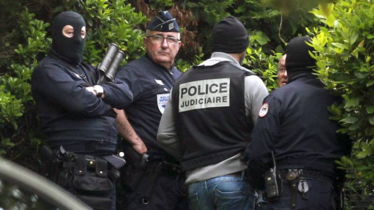 Dos presuntos miembros de ETA han sido detenidos en Francia.