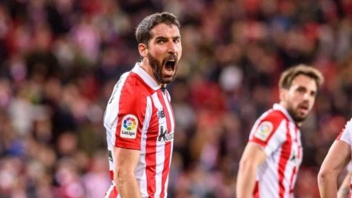 Raúl García en uno de los partidos de esta temporada con el Athletic Club.