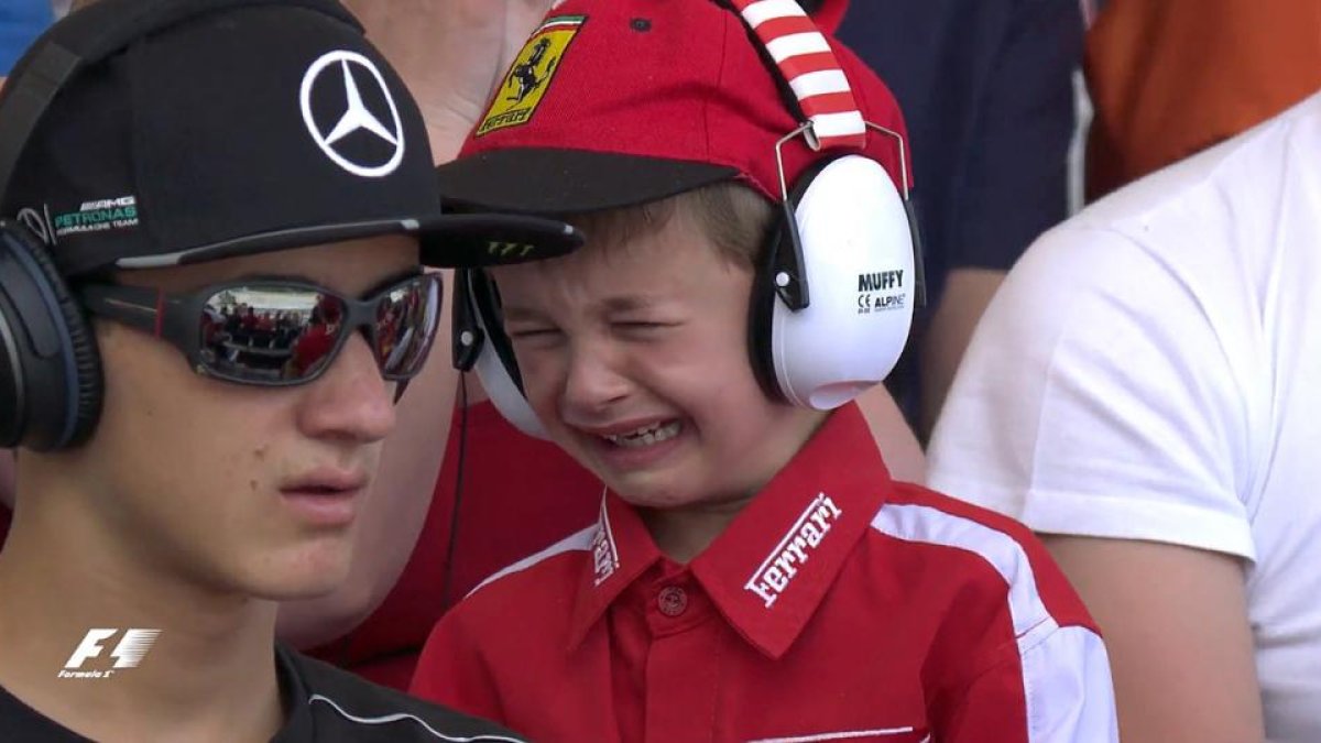 Val, el niño belga que lloró con el abandono de Raikkonen.