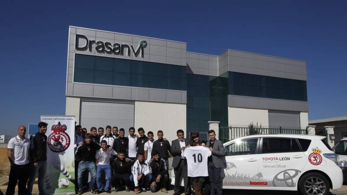La plantilla de la Cultural visitó las instalaciones de Drasanví, empresa que se une a la nómina de patrocinadores del club.
