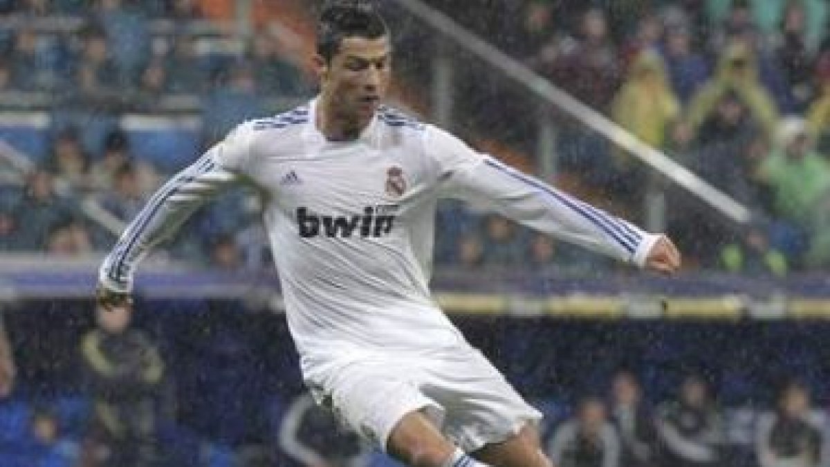 El delantero portugués del Real Madrid Cristiano Ronaldo durante el partido de ayer ante el Levante.