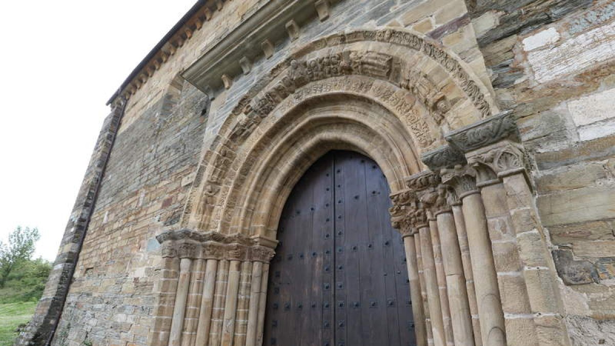 La Puerta del Perdón en la iglesia de Santiago de Villafranca es uno de los hitos del Camino porque allí se puede obtener el jubileo. Junto