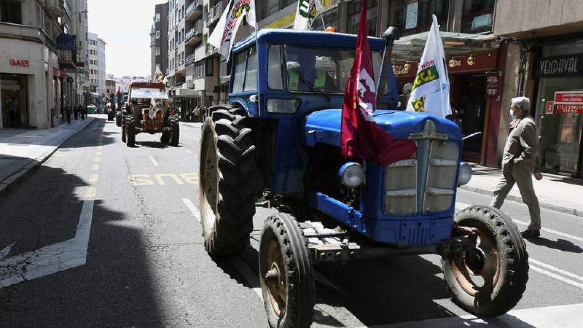 Tractores en la última protesta agraria en la capital leonesa. efe/ j. casares