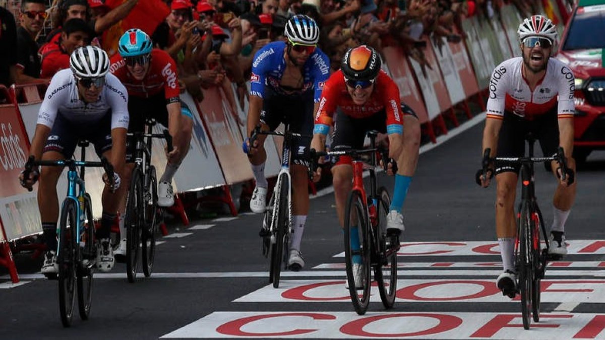 Cistierna albergó uno de los finales de etapa de la Vuelta 2022 con el triunfo de Herrada. FERNANDO OTERO