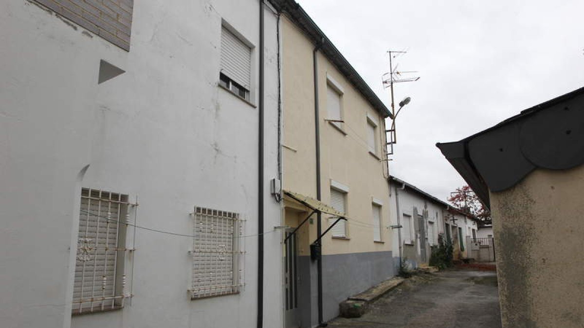 El hombre fallecido y su esposa vivían en esta vivienda de la localidad de Lillo del Bierzo.
