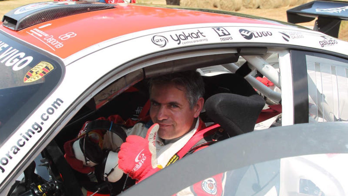 Sergio Vallejo, campeón de España, a los mandos de su Porsche es una de las atracciones.