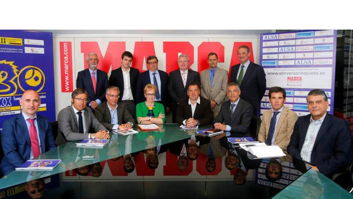 En la imagen, foto de familia de la presentación del Magistral en el diario Marca.