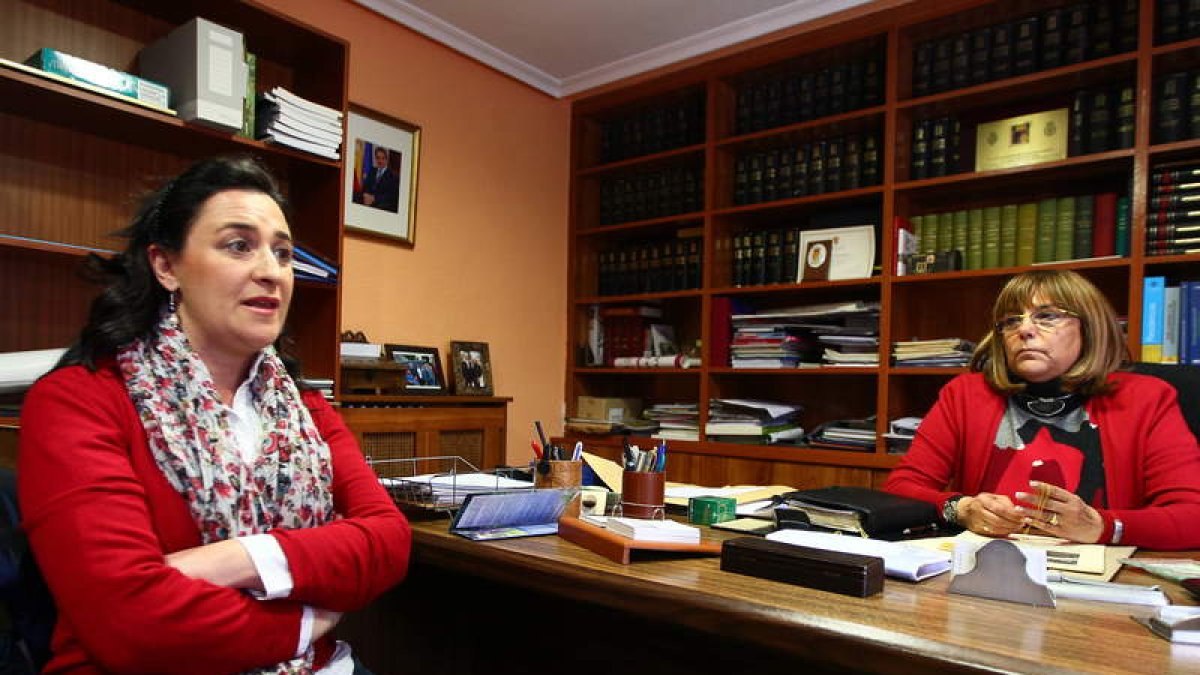 Begoña Guerreiro, pedánea de Rodicol y María del Carmen Mallo, alcaldesa de Murias.