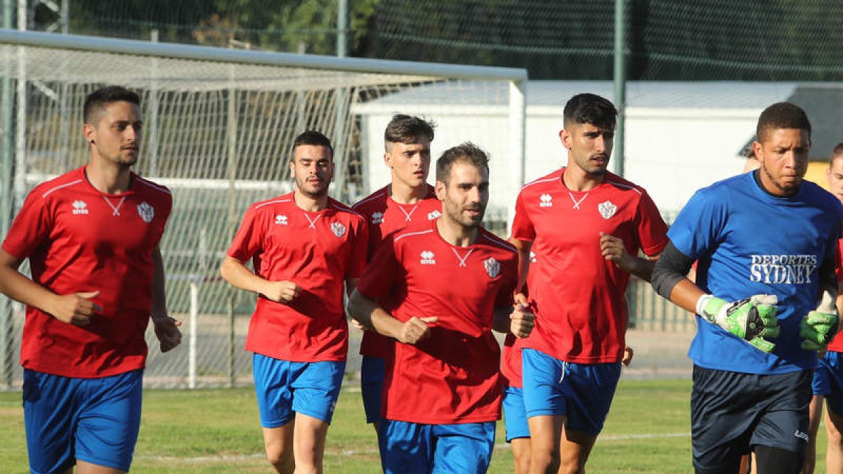 El Atlético Bembibre suspende el inicio de la pretemporada. L. DE LA MATA