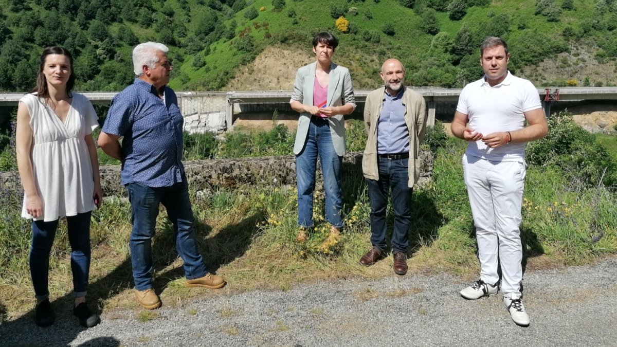 Olaia Rodil (diputada por Lugo),  Xosé Luis Fernández (concejal de Pedrafita do Cebreiro), Ana Pontón, Néstor Rego e Iván Alonso. DL