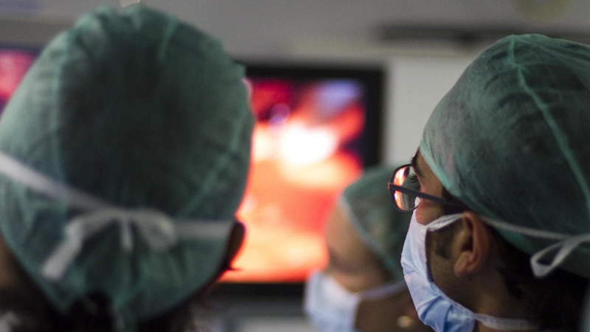 Varios médicos utlizan un nuevo software que permite conocer cuál es el resultado real de una operación quirúrgica. DL
