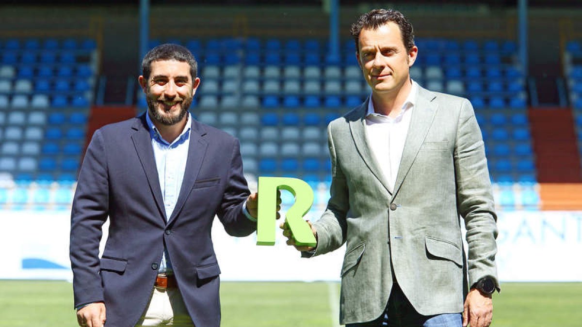 Alejandro González y Eduardo Domínguez presentaron el acuerdo Deportiva-R. DL