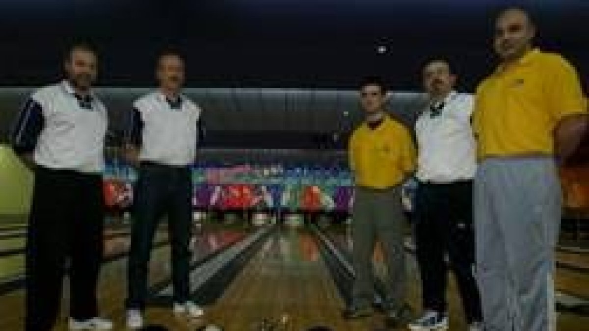Los representantes del León Bowling se la juegan en Valladolid