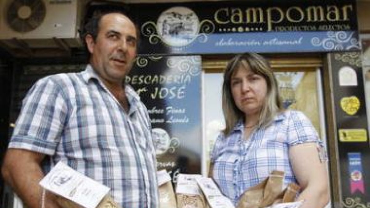 Vicente y María José son los dueños de esta empresa familiar ubicada en Santa María del Páramo.