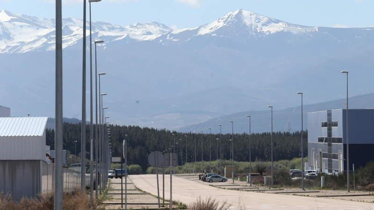 La planta de biomasa de Forestalia se construirá en el polígono industrial de El Bayo. L. DE LA MATA