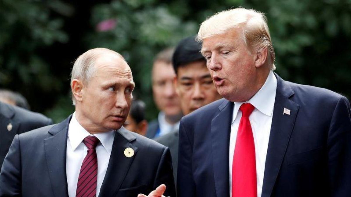 Trump y Putin en la cumbre de la APEC en Vietnam, el pasado mes de noviembre.