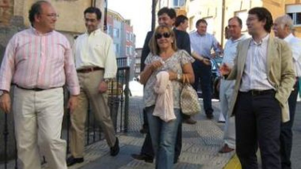 Eduardo Fernández e Isabel Carrasco acompañaron a Mañueco en su mitin en Bembibre.