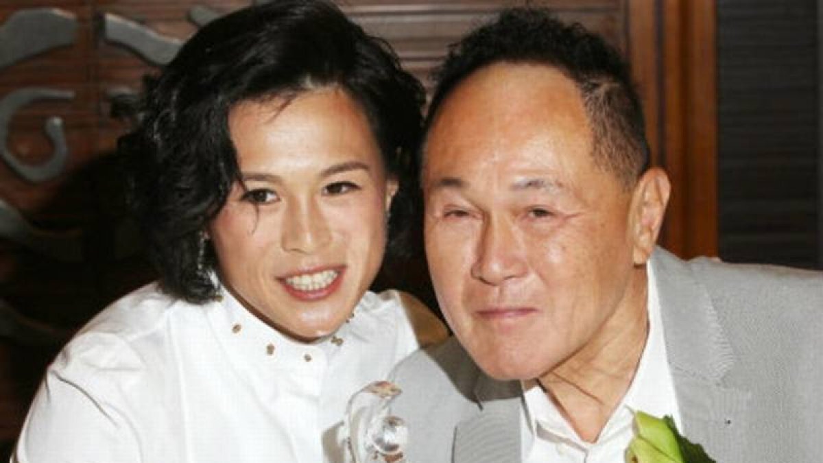 Gigi Chao y su padre Cecil Chao Sze-tsung, en agosto pasado.