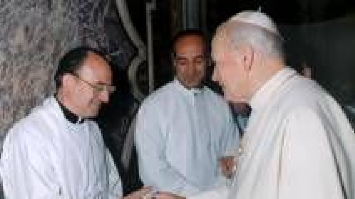 Rutilio del Riego, durante una visita al Vaticano donde conoció al Papa Juan Pablo II