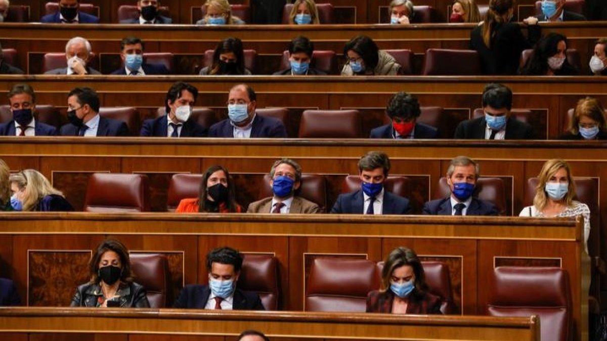 La bancada del PP, sin el presidente del partido, Pablo Casado, ni el hasta hoy secretario general, Teodoro García Egea, durante el pleno del Congreso de los Diputados celebrado este martes en Madrid. J.J. GUILLÉN