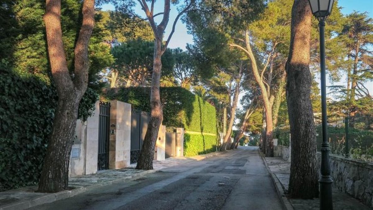 Entrada a las Villas de Artyakov en la urbanización de Sagaró.