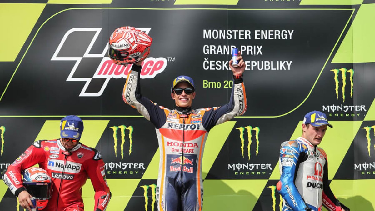 Marc Márquez celebra su victoria en el Gran Premio de la República Checa, en Brno. EFE.
