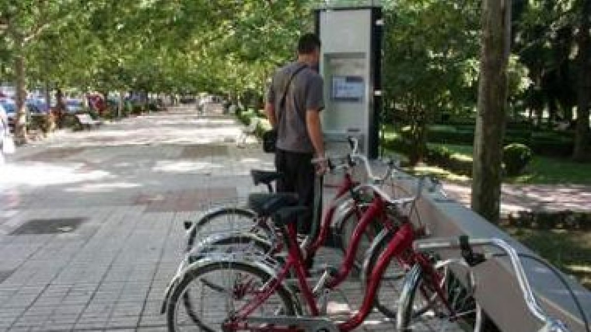 Varios ayuntamientos ya ofrecen el préstamo de bicicletas, en la imagen el de León