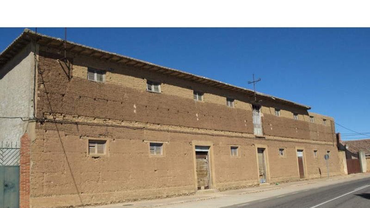 Fachada del edificio de la panera perteneciente a la fábrica de harinas Marina Luz de Gordoncillo que va a ser rehabilitado.