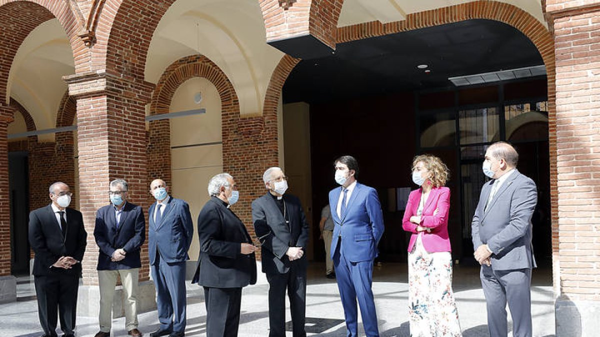 Visita de Suárez Quiñones al museo de Semana Santa. MARCIANO PÉREZ